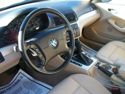 2003 BMW 325  xi