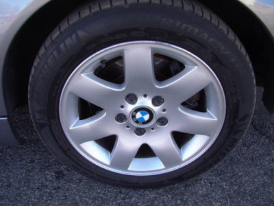 2004 BMW 325  i