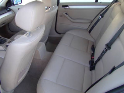 2004 BMW 325  i