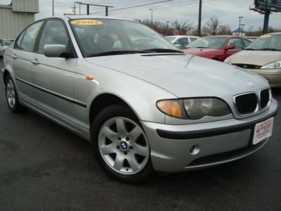 2004 BMW 325  xi