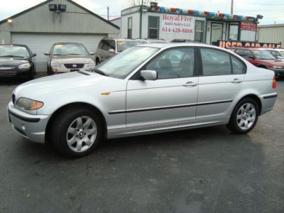 2004 BMW 325  xi