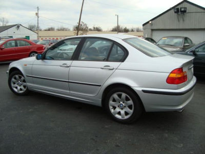 2004 BMW 325  xi