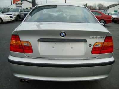 2004 BMW 325  xi