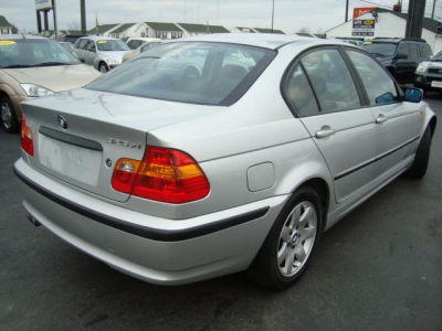 2004 BMW 325  xi