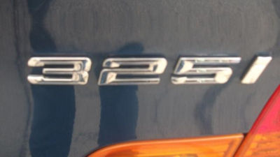 2002 BMW 325  i