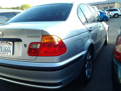 2001 BMW 325  i