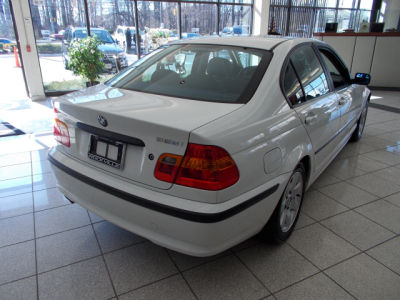 2003 BMW 325  i