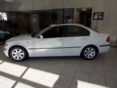 2003 BMW 325  i