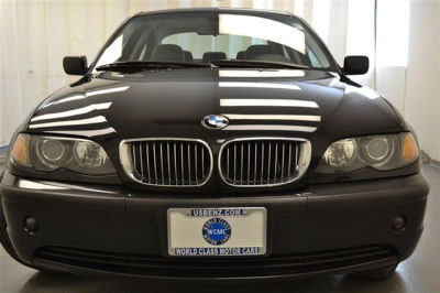 2004 BMW 325  xi