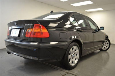 2004 BMW 325  xi