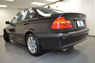 2004 BMW 325  xi