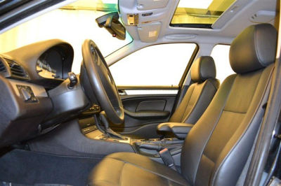 2004 BMW 325  xi