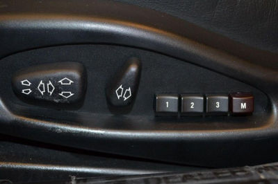 2004 BMW 325  xi