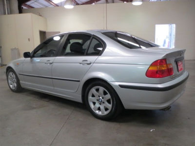 2003 BMW 325  i