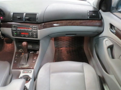 2003 BMW 325  i