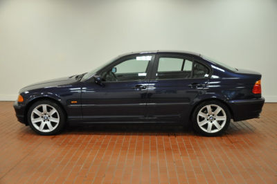 2001 BMW 325  i