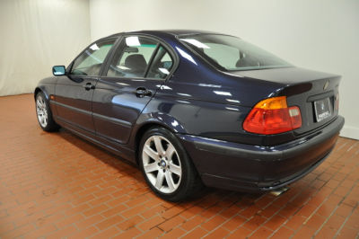 2001 BMW 325  i
