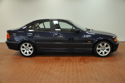 2001 BMW 325  i