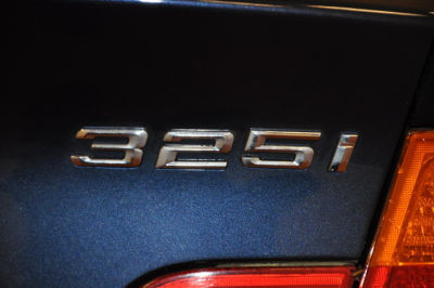 2001 BMW 325  i