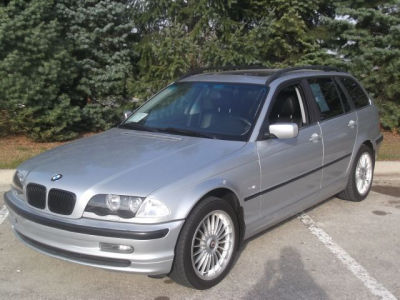 2001 BMW 325  xi