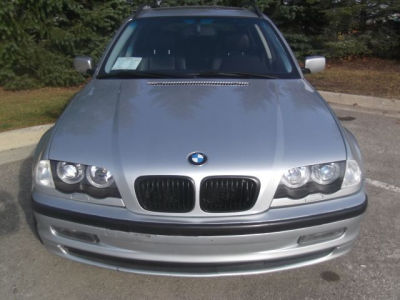2001 BMW 325  xi