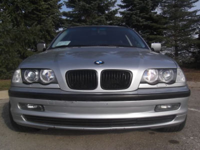2001 BMW 325  xi