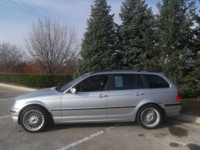 2001 BMW 325  xi