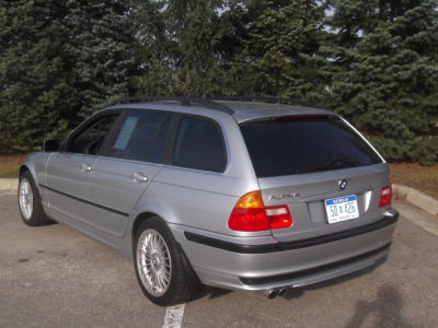 2001 BMW 325  xi