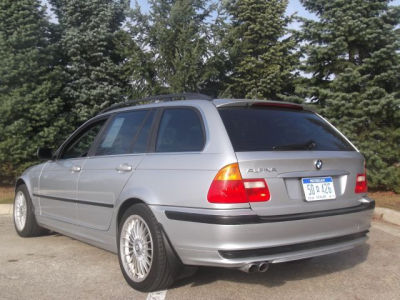 2001 BMW 325  xi