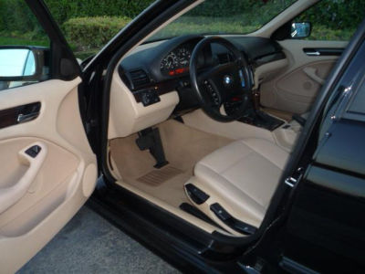 2002 BMW 325  xi