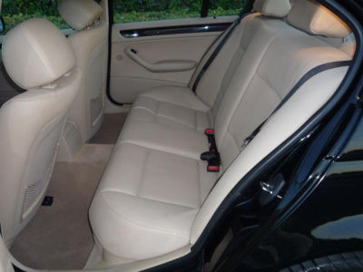 2002 BMW 325  xi
