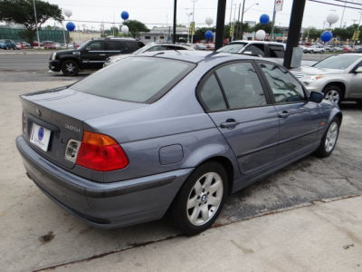 2001 BMW 325  i