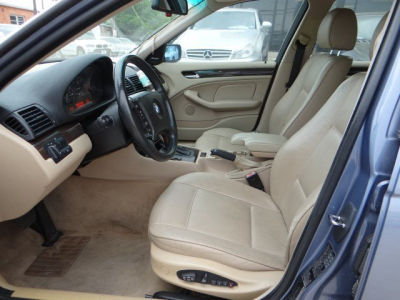 2001 BMW 325  i