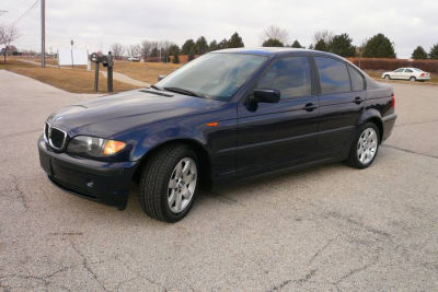 2002 BMW 325  i