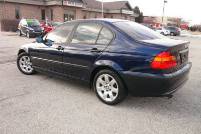 2002 BMW 325  i