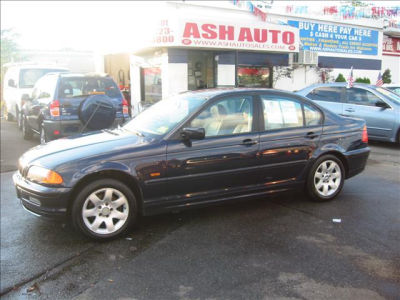 2001 BMW 325  xi