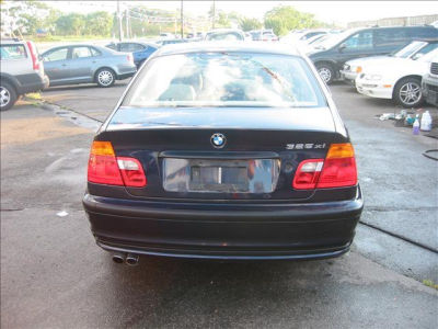 2001 BMW 325  xi