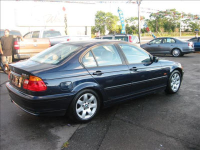 2001 BMW 325  xi