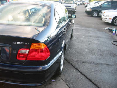 2001 BMW 325  xi