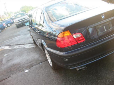 2001 BMW 325  xi