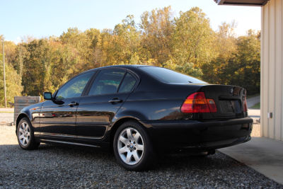 2002 BMW 325  i