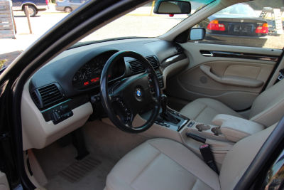 2002 BMW 325  i