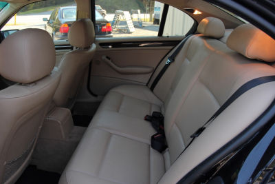 2002 BMW 325  i