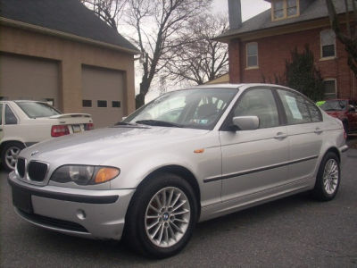 2003 BMW 325  xi