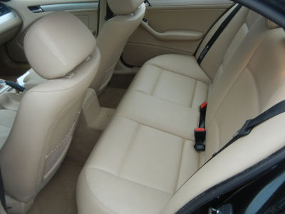 2004 BMW 325  i