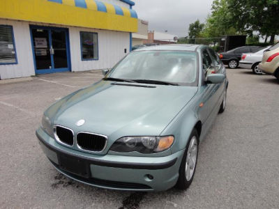 2004 BMW 325  xi