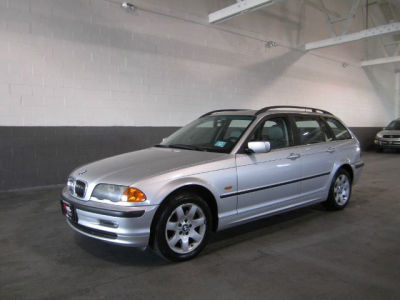 2001 BMW 325  i