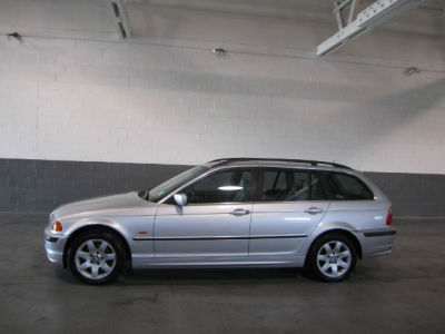 2001 BMW 325  i