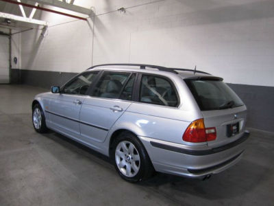 2001 BMW 325  i