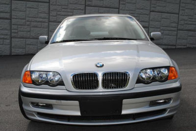 2001 BMW 325  i